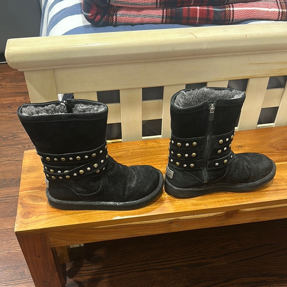 Ugg | Black Studded Boots with Fur Lining - Picture 2 of 8